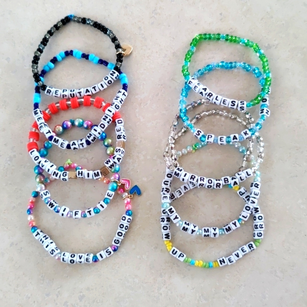 Smithh14 15 Swifties friendship bracelets